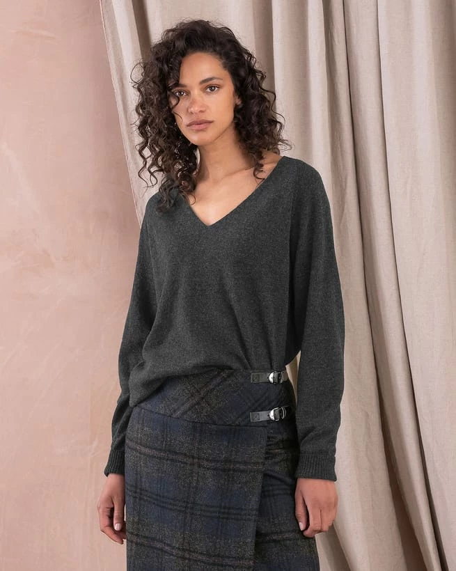 Geelong Slouch V Neck Sweater 3 Geelong Slouch V Neck Sweater